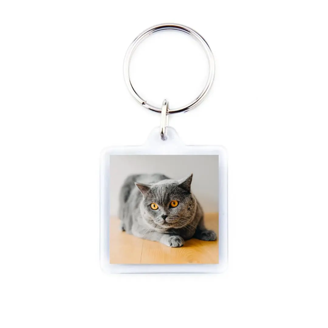 Quadratischer Schlüsselanhänger aus Kunststoff als Geschenk für Familie und Freunde Quadratischer Schlüsselanhänger aus Kunststoff als Geschenk für Familie und Freunde