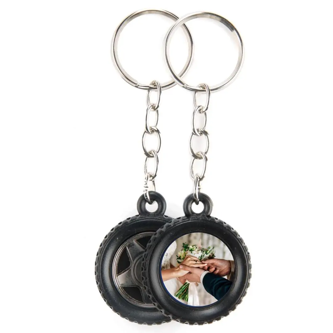 Hochzeitsschlüsselanhänger mit Foto in Autoreifenform als Gastgeschenkaus Kunststoff in Autoreifen form