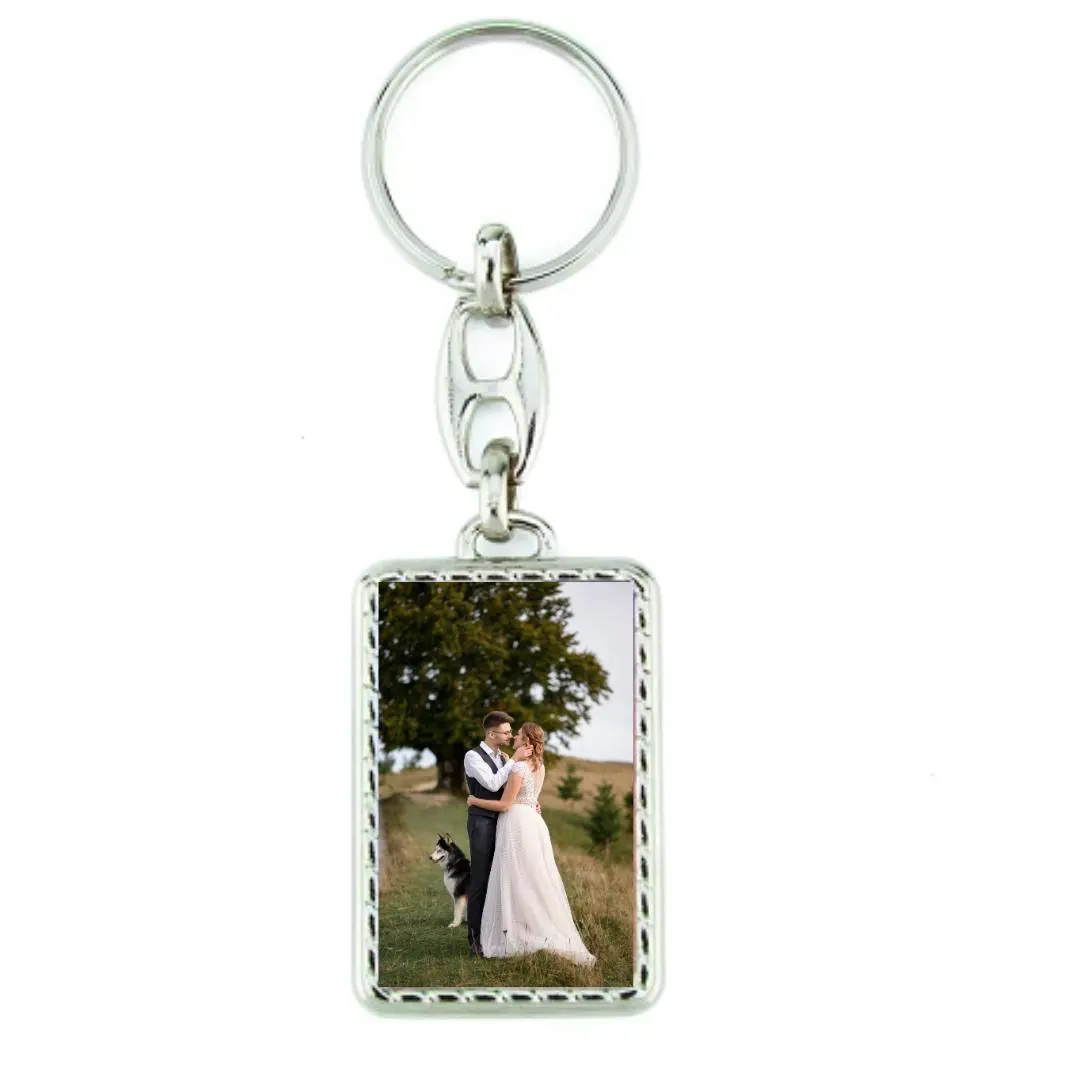 Beidseitiger Hochzeitsschlüsselanhänger mit Verzierung als Gastgeschenk Beidseitiger Hochzeitsschlüsselanhänger mit Verzierung als Gastgeschenk